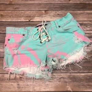 Billabong distressed lite hearted lace up short 26